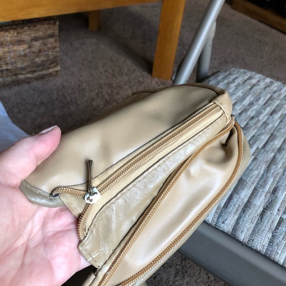 NWOT-Buxton Tan Leather Crossbody Leather Purse - Picture 6 of 8